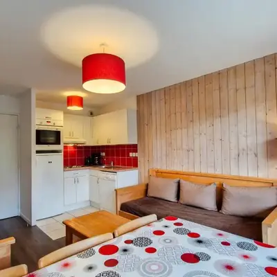 Appartement lumineux avec balcon au centre station - FR-1-425-141