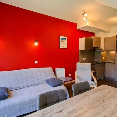 Appartement confortable au pied des pistes avec piscine et parking - FR-1-425-138