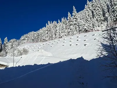 a group of people skiing down a snow covered slope at Appartement Confortable 2 Pièces, Proche des Pistes, WIFI Gratuit - FR-1-425-165 in Flaine