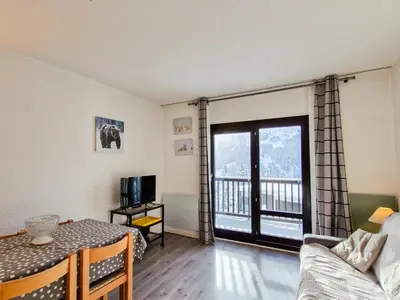 a living room with a bed and a sliding glass door at Studio rénové 4 pers, proche pistes, balcon, casier ski - FR-1-425-172 in Flaine