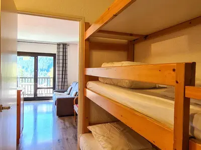 two bunk beds in a room with a balcony at Studio rénové 4 pers, proche pistes, balcon, casier ski - FR-1-425-172 in Flaine