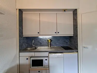 a kitchen with white cabinets and a sink and a microwave at Studio lumineux 4 pers avec balcon, Flaine - FR-1-425-163 in Flaine