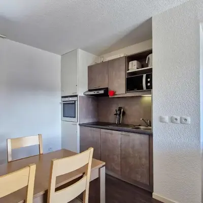 Appartement au pied des pistes avec piscine et parking - FR-1-425-189