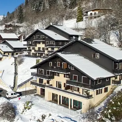 Appartement dans châlet avec piscine couverte