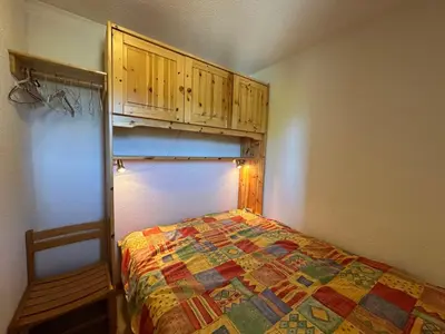 a small room with two bunk beds and a hallway at Appartement 1 Chambre, Coin Montagne, Vue Pistes, 4 Pers - FR-1-642-64 in Morillon