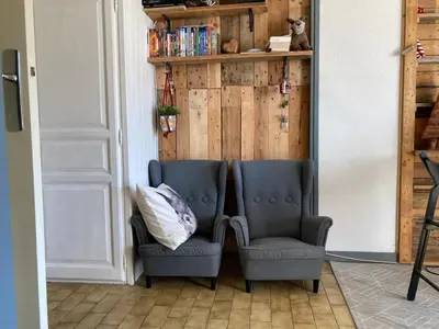 two chairs in a room with a book shelf at Studio cosy au centre de Samoëns, animaux acceptés - FR-1-624-110 in Samoëns