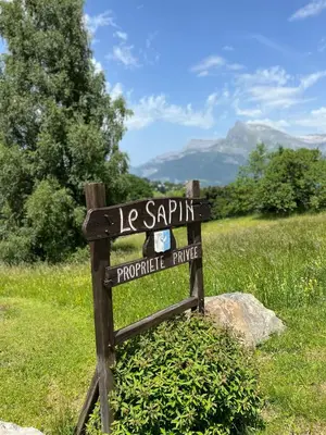 a sign for the ice saphir projectile park at Le Sapin B19 Megeve - Demi Quartier in Megève