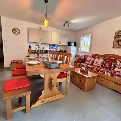 Appartement neuf avec balcon et navette pour le ski - FR-1-624-113