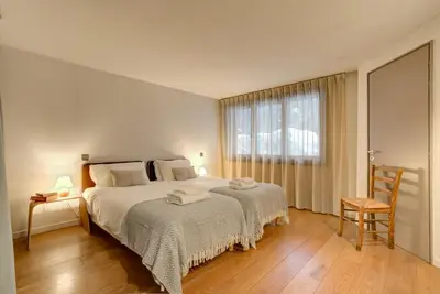 a bedroom with a bed with two towels on it at Chalet Safari. Face au Mont-Blanc. in Chamonix-Mont-Blanc
