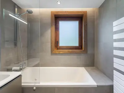 a bathroom with a bath tub and a window at Appartement de Standing à Megève, 5 Min des Pistes, Sauna, Hammam, Parking, Animaux Acceptés - FR-1-569-52 in Megève