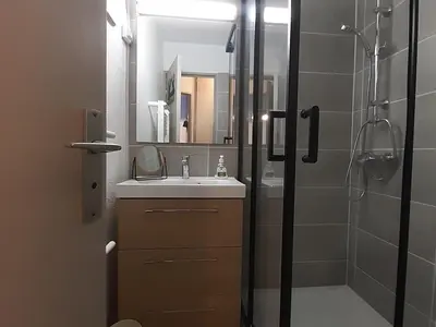 a bathroom with a sink and a shower with a mirror at Appartement Chamonix - 2 Pièces, Casier à ski, Près des bus - FR-1-517-62 in Chamonix-Mont-Blanc