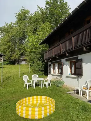a table and chairs in the yard of a house at A Cordon entre Bois et Nature in Cordon
