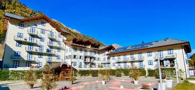 a hotel in a resort with mountains in the background at Exceptionnel duplex en Residence & Spa Vallorcine Mont-Blanc 5 étoiles in Vallorcine