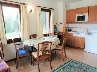 a couple of bunk beds in a room at 3 Pièces au pied des pistes pour 4 personnes à Morillon - FR-1-815-84 in Morillon
