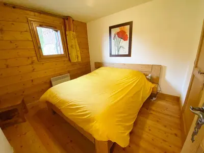 a bathroom with a washing machine and a sink at Charmant appartement 4 pièces 8 pers., ski au pied, animaux acceptés, wifi à Morillon - FR-1-815-86 in Morillon