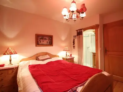 a bedroom with a large bed with a red blanket at Appartement 3 pièces pour 6 pers, bien équipé, face au spa et ski bus, proche pistes et commerces - FR-1-572-10 in Arâches-la-Frasse