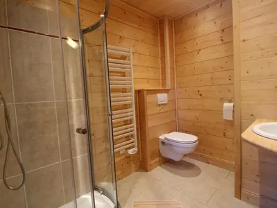 a bathroom with a shower and a toilet and a sink at Chalet cosy 12 pers. à 1km des pistes, 5 ch., WiFi, cheminée, abri voiture - FR-1-572-30 in Arâches-la-Frasse