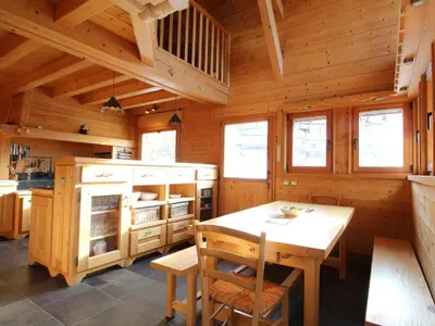 a kitchen with a table and chairs in a cabin at Chalet cosy 12 pers. à 1km des pistes, 5 ch., WiFi, cheminée, abri voiture - FR-1-572-30 in Arâches-la-Frasse