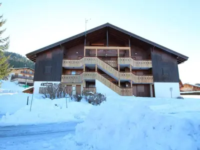 a large building with snow in front of it at Duplex lumineux 3 pièces, 7 pers, 3 balcons, proche pistes et commerces, parking, ski bus - FR-1-572-72 in Arâches-la-Frasse