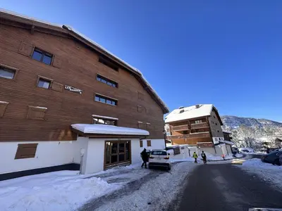 a large building with snow on the ground next to it at Duplex moderne 3 pièces proche des pistes, 8 pers. - FR-1-572-71 in Arâches-la-Frasse