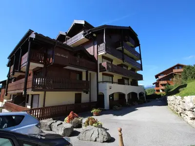 a building with a car parked in front of it at 3 pièces familiales, 4 pers, garage, centre des Carroz - FR-1-572-75 in Arâches-la-Frasse