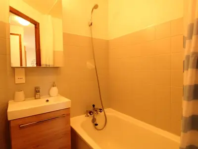 a bathroom with a sink and a tub and a shower at Appartement 2 pièces 5 pers, pied des pistes, garage privé, proche village et commerces - FR-1-572-57 in Arâches-la-Frasse