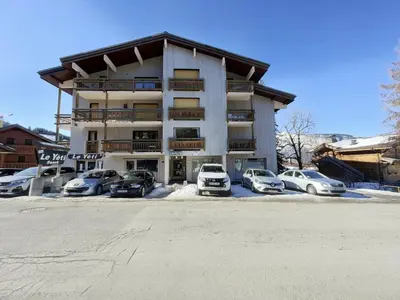 a large building with cars parked in a parking lot at Appartement rénové 2 pièces, 6 personnes, pied des pistes, proche commerces et services, parking inclus - FR-1-572-132 in Arâches-la-Frasse