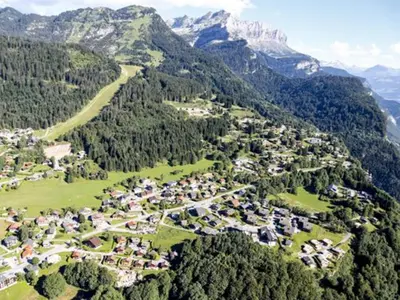 an aerial view of a village in the mountains at 2 pièces, 4 pers, terrasse, rez-de-jardin, face aux pistes, proche centre, équipements inclus - FR-1-572-160 in Arâches-la-Frasse