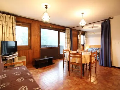 a living room with a dining table and a television at Studio spacieux 4 pers, lit double, pistes, parking - FR-1-572-146 in Arâches-la-Frasse