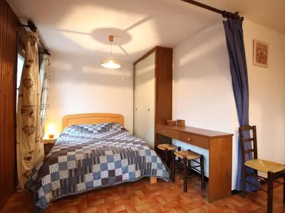 a bedroom with a bed and a dresser and a desk at Studio spacieux 4 pers, lit double, pistes, parking - FR-1-572-146 in Arâches-la-Frasse