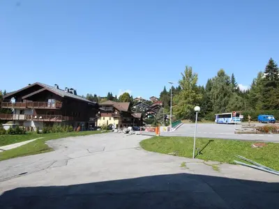 an empty road in front of a building at Charmant 2P avec balcon, 5 couchages, pieds des pistes, proche télécabine et centre village - FR-1-572-171 in Arâches-la-Frasse