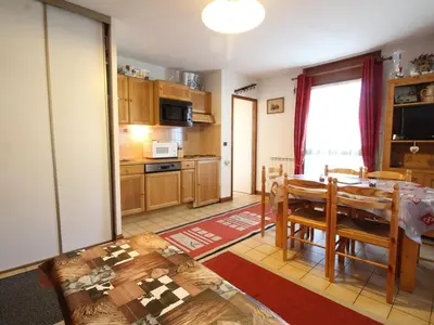 a kitchen and dining room with a table and chairs at Charmant 2P avec balcon, 5 couchages, pieds des pistes, proche télécabine et centre village - FR-1-572-171 in Arâches-la-Frasse