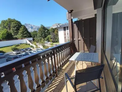 a balcony with a table and a chair on a balcony at Studio chaleureux, balcon sud, 4 pers., proche centre et pistes - Les Carroz - FR-1-572-218 in Arâches-la-Frasse