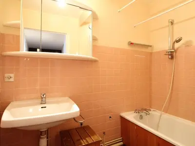 a bathroom with a sink and a mirror and a tub at Appartement cosy 6 pers, balcon plein sud - à 550m du centre et à 1000m des pistes - FR-1-572-198 in Arâches-la-Frasse