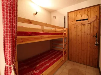 a couple of bunk beds in a room at Studio rénové pour 4 personnes, centre station, proche pistes et commodités - FR-1-572-24 in Arâches-la-Frasse