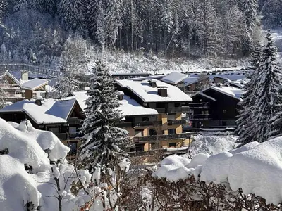 a town covered in snow with trees and buildings at Studio cosy 4 pers. au pied des pistes avec balcon - Proche centre et commodités - FR-1-572-151 in Arâches-la-Frasse