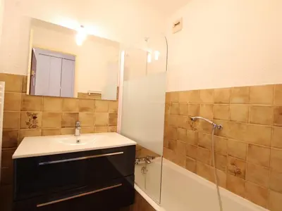a bathroom with a sink and a shower at Studio spacieux 4 pers avec garage, lave-vaisselle aux Carroz - FR-1-572-159 in Arâches-la-Frasse