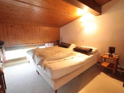 a bedroom with a large bed in a room at Appartement Duplex 4 pièces pour 6 pers, sur les pistes avec WiFi et parking, proche commerces - FR-1-572-62 in Arâches-la-Frasse