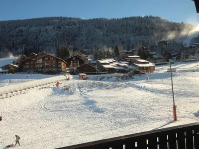 a person is skiing down a snow covered slope at Appartement Duplex 4 pièces pour 6 pers, sur les pistes avec WiFi et parking, proche commerces - FR-1-572-62 in Arâches-la-Frasse