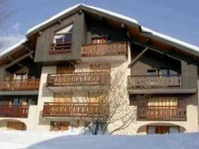 an apartment building with balconies and snow on the ground at Appartement cosy 6 pers. au pied des pistes, balcon sud-ouest, proche centre, ski-in/ski-out - FR-1-572-155 in Arâches-la-Frasse
