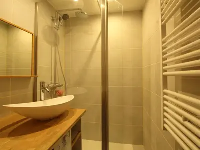 a bathroom with a sink and a shower at Appartement rénové 3 pièces - 6 pers - Balcon Sud - Résidence Sirius à Flaine Forêt - FR-1-687-5 in Arâches-la-Frasse