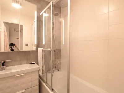 a bathroom with a shower and a sink and a tub at Studio rénové à Flaine Forêt - 5 pers, proche des pistes et commerces, balcon sud, casier à skis - FR-1-687-24 in Arâches-la-Frasse