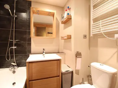 a bathroom with a sink and a toilet and a shower at Studio rénové 4 pers, Résidence Andromède, Flaine Forêt, à 300m des pistes et 140m des commerces - FR-1-687-26 in Arâches-la-Frasse