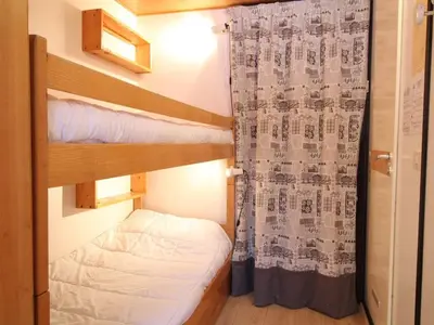 a small room with two bunk beds and a curtain at Studio confortable 4 pers, au pied des pistes de Flaine avec balcon - FR-1-687-28 in Arâches-la-Frasse