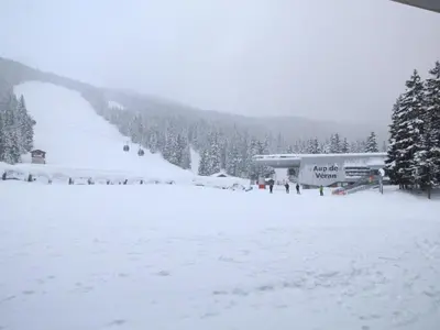 a snow covered ski slope with a ski lodge at Studio pour 4 personnes, résidence Bellatrix, Flaine Front de Neige, accès direct aux pistes - FR-1-687-45 in Arâches-la-Frasse