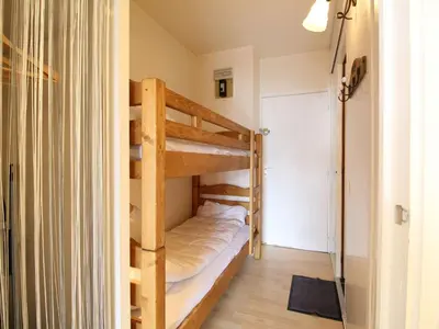 a bedroom with two bunk beds in a room at Studio 4 pers, proche pistes, animaux bienvenus - FR-1-687-37 in Arâches-la-Frasse