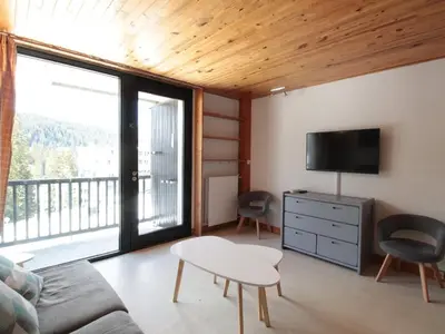 a living room with a couch and a tv at Appartement 3 pièces pour 8 pers, au pied des pistes – Résidence Aldebaran, Flaine Forum - FR-1-687-57 in Arâches-la-Frasse