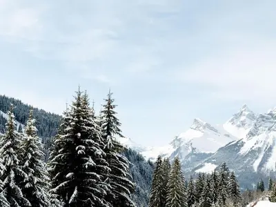 a snow covered ski slope with a ski lift at Studio en front de neige à Flaine, idéal pour skieurs, 4 pers, animaux admis - FR-1-687-58 in Arâches-la-Frasse