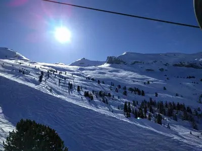 a group of people skiing down a snow covered slope at Studio lumineux avec balcon et vue sur pistes, animaux admis - FR-1-687-61 in Arâches-la-Frasse
