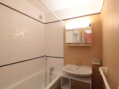 a bathroom with a sink and a bath tub at Studio lumineux avec balcon et vue sur pistes, animaux admis - FR-1-687-61 in Arâches-la-Frasse